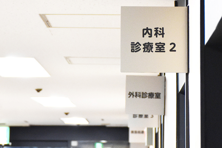 医療療養型病棟で活躍する思温病院看護師の様子
